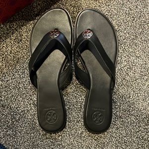 Tory Burch Benton Thong. Like new - Size 9.